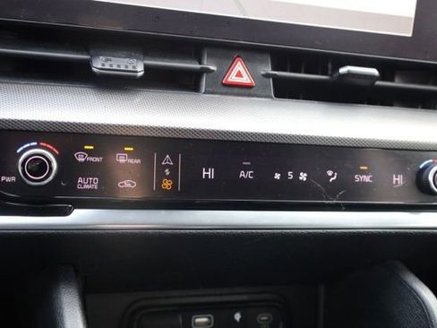 Used 2023 Kia Sportage SX image 28