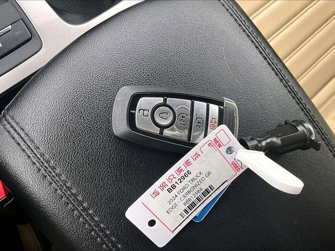 Used 2024 Ford Edge SEL w/ Convenience Package image 12