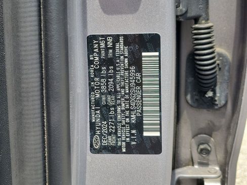 Used 2025 Hyundai Elantra SEL FWD image 31