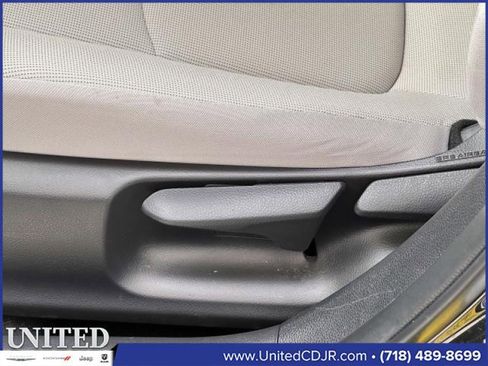 Used 2022 Toyota Corolla LE image 21