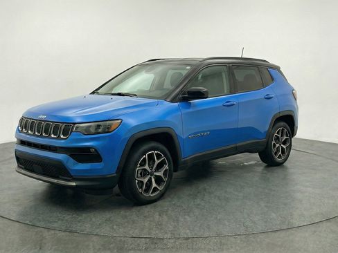 Used 2025 Jeep Compass Limited AWD/4WD image 3