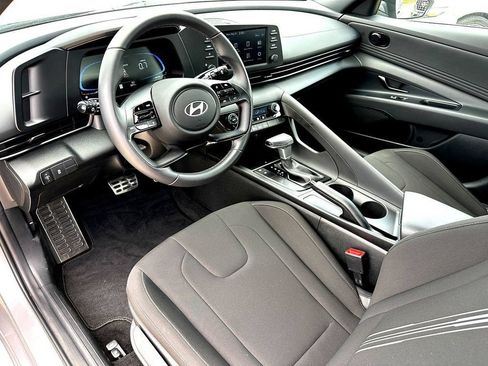 Used 2025 Hyundai Elantra Sport FWD image 16