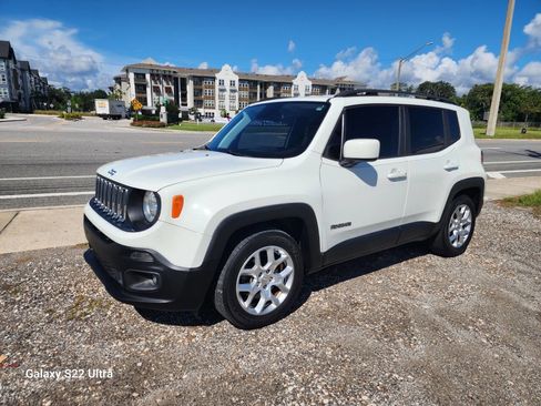 Used 2018 Jeep Renegade Latitude image 2