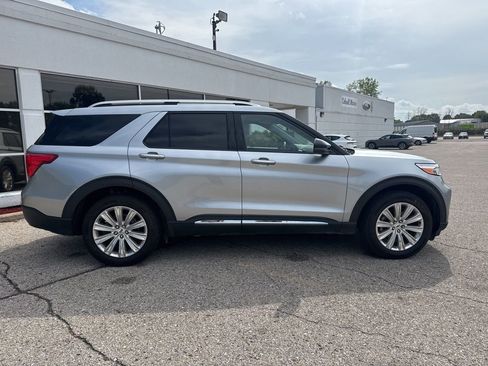 Used 2022 Ford Explorer Limited w/ Class IV Trailer Tow Package image 2