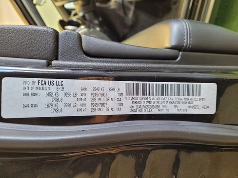 Used 2019 Jeep Grand Cherokee Laredo image 33