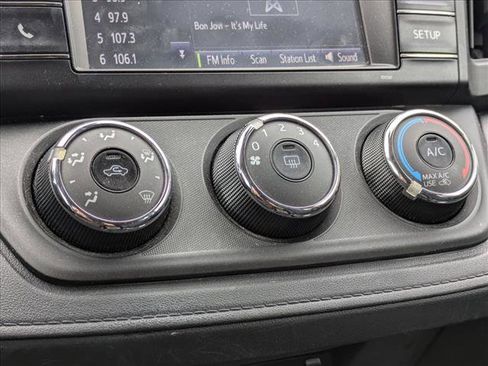 Used 2017 Toyota RAV4 LE image 12