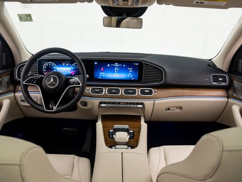 Certified 2026 Mercedes-Benz GLS 450 4MATIC image 10