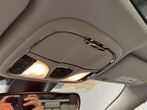 Used 2021 Jeep Cherokee Limited image 33