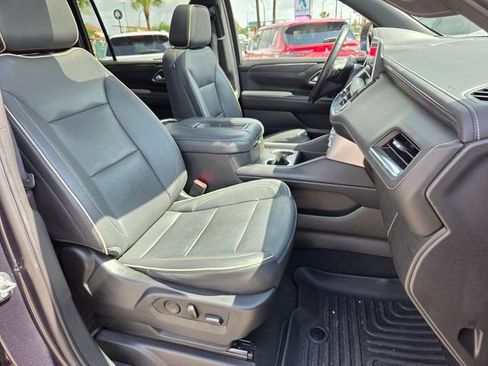 Used 2023 GMC Yukon XL SLT w/ SLT Premium Package RWD image 16