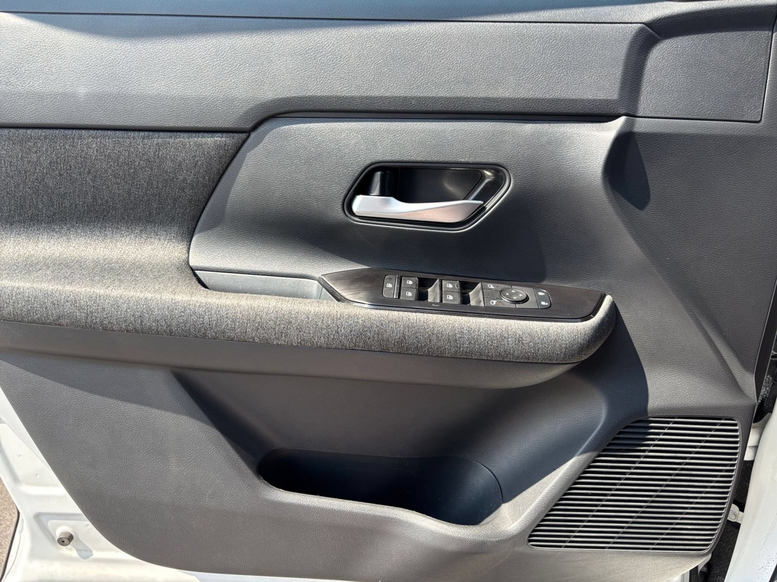 Used 2026 Nissan Kicks SV w/ Cold Weather Package FWD image 18