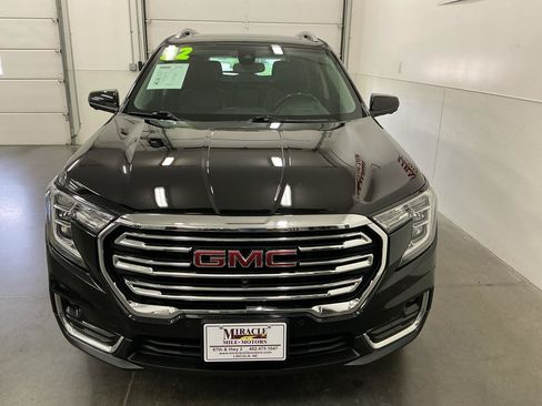 Used 2022 GMC Terrain SLT w/ Infotainment Package II AWD/4WD image 8