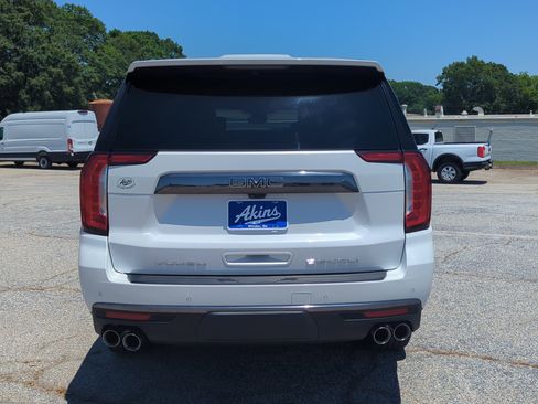 Used 2023 GMC Yukon XL Denali Ultimate AWD/4WD image 4