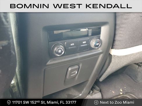 Used 2022 Chevrolet Traverse LS image 16