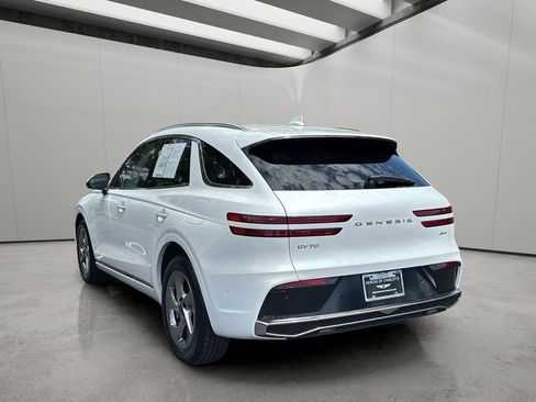 Certified 2026 Genesis GV70 2.5T Advanced AWD/4WD image 3