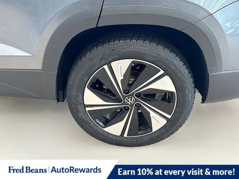 New 2026 Volkswagen Taos SE image 18