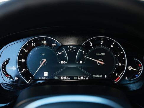 Used 2017 BMW 540i xDrive image 33