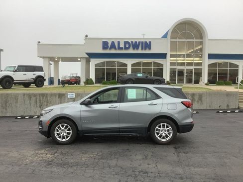 Used 2023 Chevrolet Equinox LS w/ Driver Confidence II Package image 4