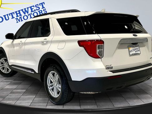 Used 2023 Ford Explorer XLT AWD/4WD image 5