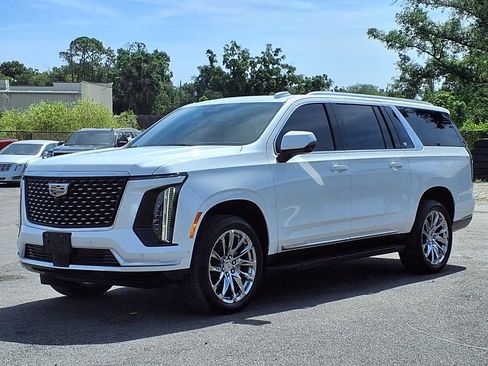 Used 2025 Cadillac Escalade ESV Premium Luxury RWD image 3