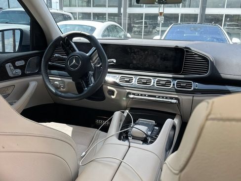 Used 2025 Mercedes-Benz GLS 450 4MATIC image 8
