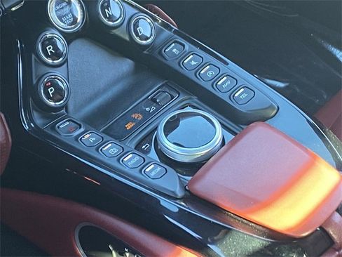 Used 2022 Aston Martin V8 Vantage Roadster image 17