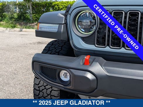 Used 2025 Jeep Gladiator Mojave w/ Convenience Group AWD/4WD image 10