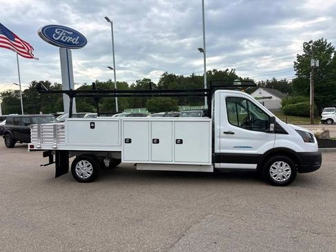 Used 2024 Ford E-Transit RWD image 2