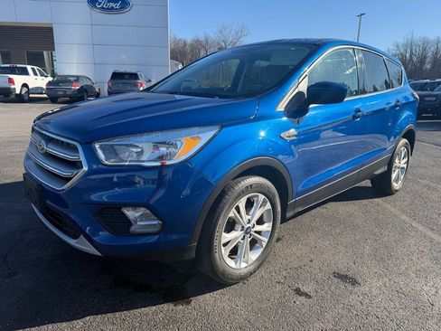 Used 2017 Ford Escape SE w/ SE Cold Weather Package image 1