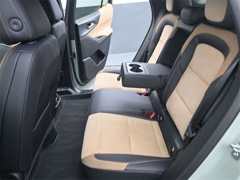 Used 2025 Chevrolet Equinox ACTIV w/ Safety and Technology Package image 13