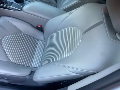 Used 2020 Toyota Camry SE FWD image 11