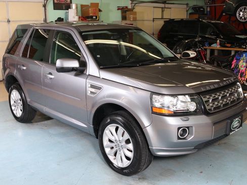 Used 2013 Land Rover LR2 HSE image 4