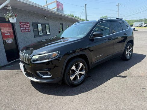 Used 2019 Jeep Cherokee Limited AWD/4WD image 7