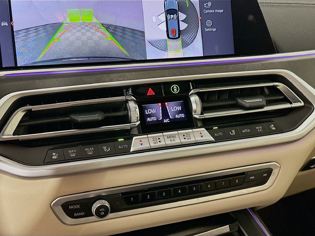 Used 2022 BMW X7 xDrive40i w/ Premium Package AWD/4WD image 22