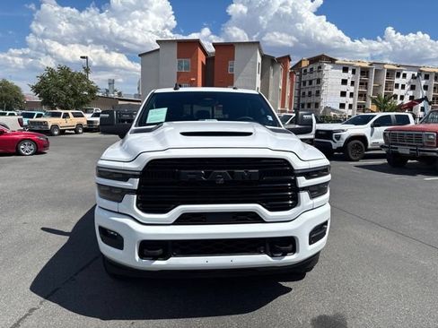 Used 2025 RAM 2500 Laramie AWD/4WD image 3