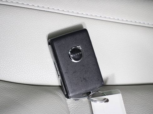 Used 2026 Volvo XC40 B5 Plus w/ Protection Package Premier image 33