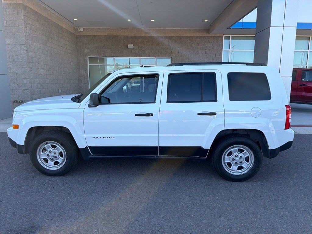Used 2017 Jeep Patriot Sport FWD image 2