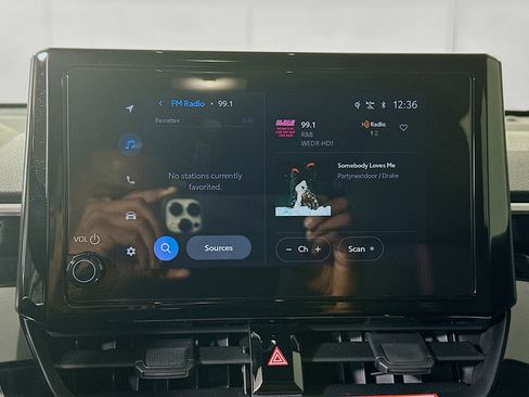 Used 2024 Toyota Corolla Cross AWD Hybrid image 24