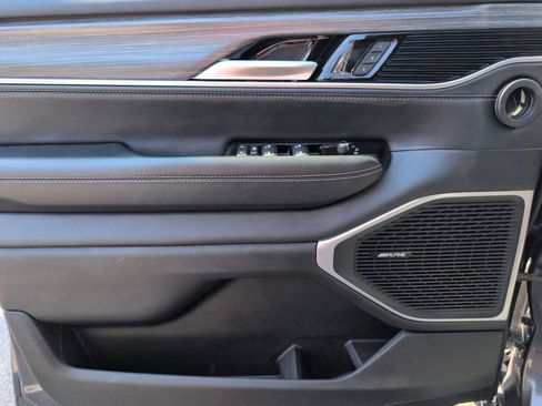 Used 2024 Jeep Wagoneer Series II w/ Flexible Seating Group image 15