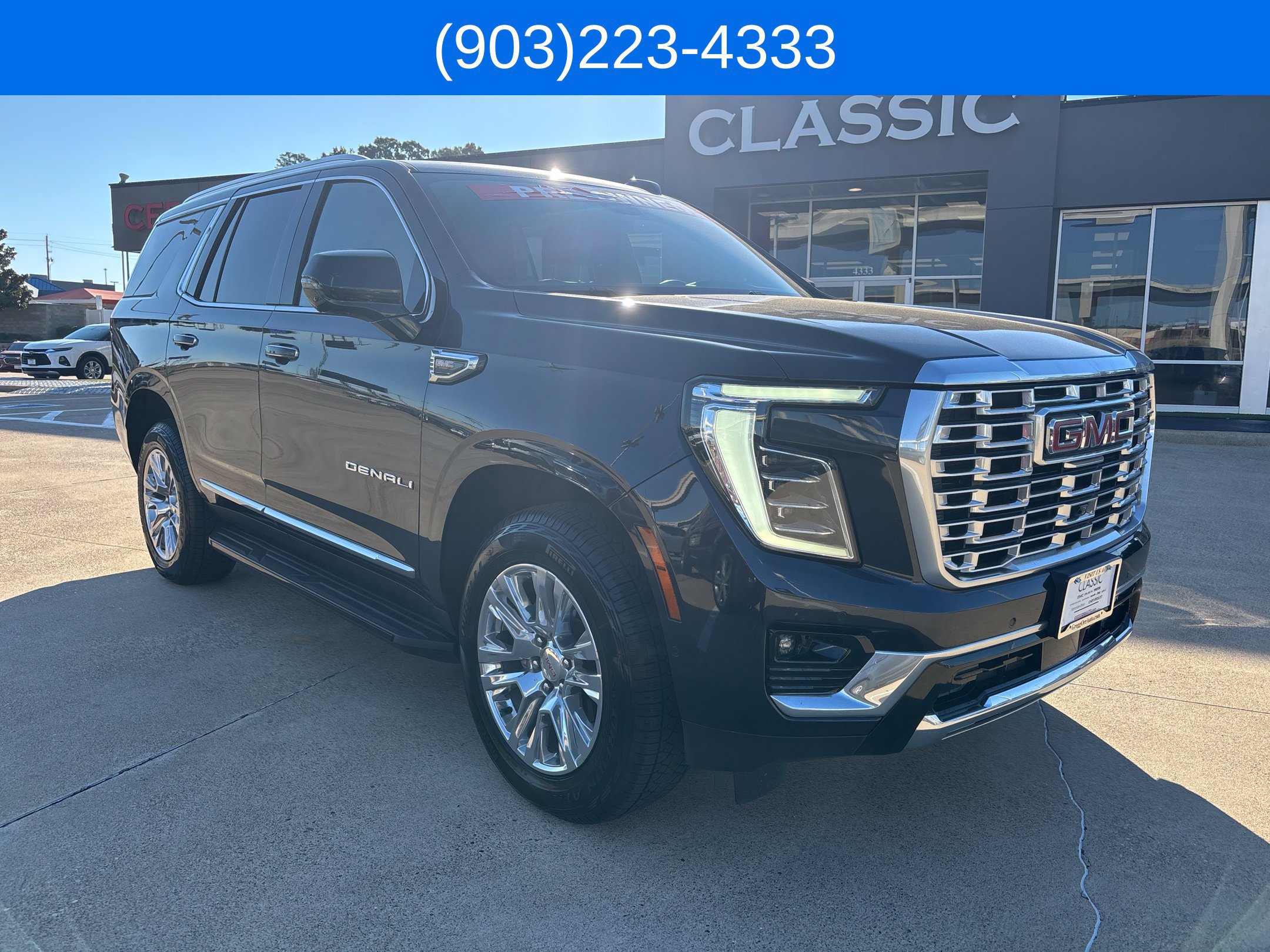 Used 2025 GMC Yukon Denali AWD/4WD image 1