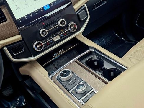 Used 2022 Ford Expedition Limited image 36
