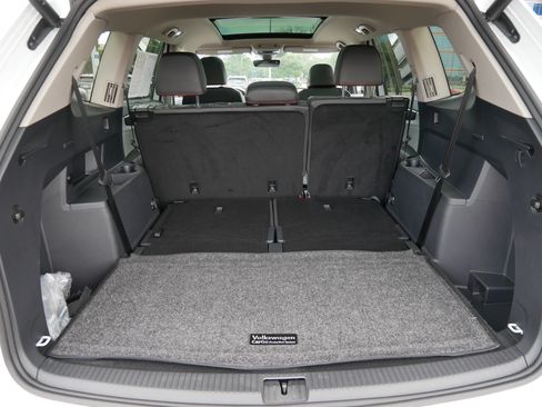 Used 2025 Volkswagen Atlas Peak Edition SE AWD/4WD image 18
