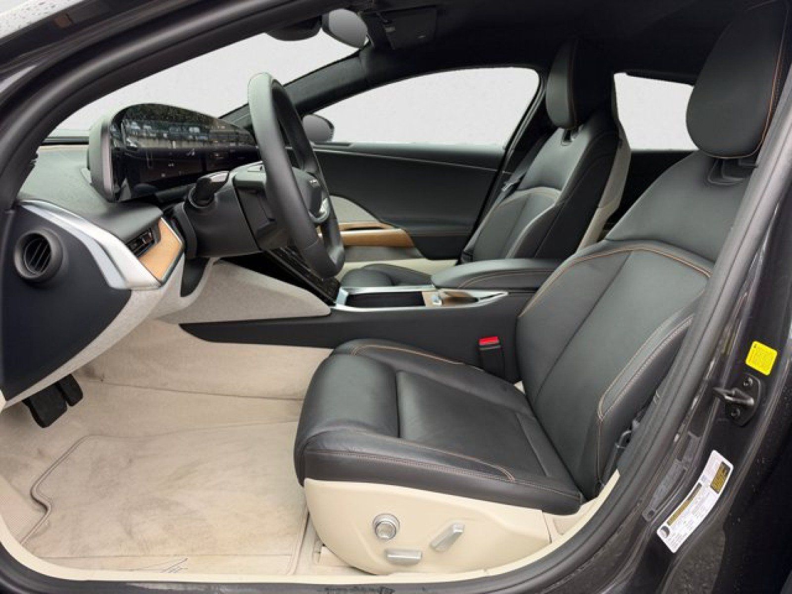 Used 2024 Lucid Air Pure RWD image 11