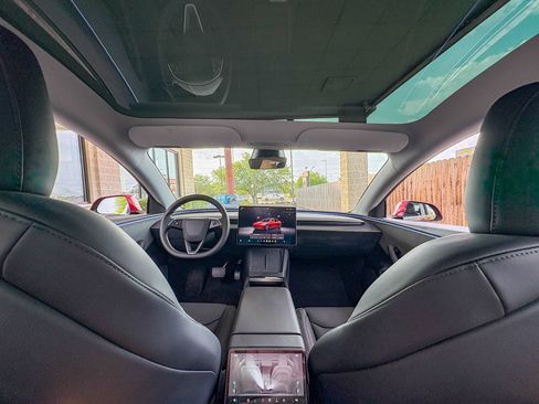 Used 2025 Tesla Model 3 RWD image 2