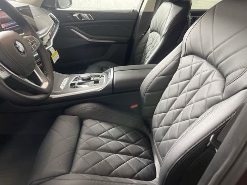 Certified 2024 BMW X7 xDrive40i w/ Premium Package image 9