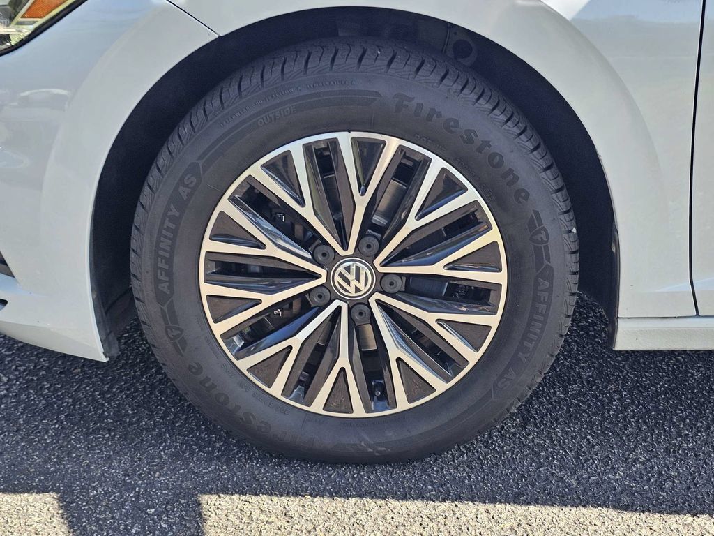 Used 2019 Volkswagen Jetta SEL FWD image 11