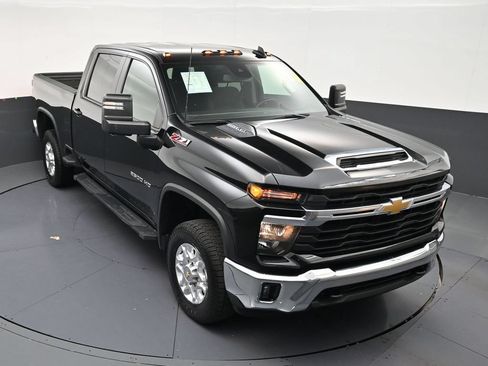 Used 2024 Chevrolet Silverado 2500 LT AWD/4WD image 19
