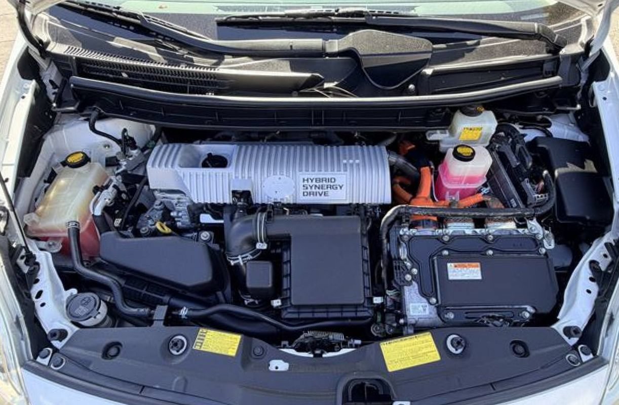 Used 2014 Toyota Prius Two FWD image 32
