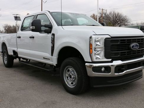 New 2026 Ford F250 XL w/ XL Chrome Package AWD/4WD image 4