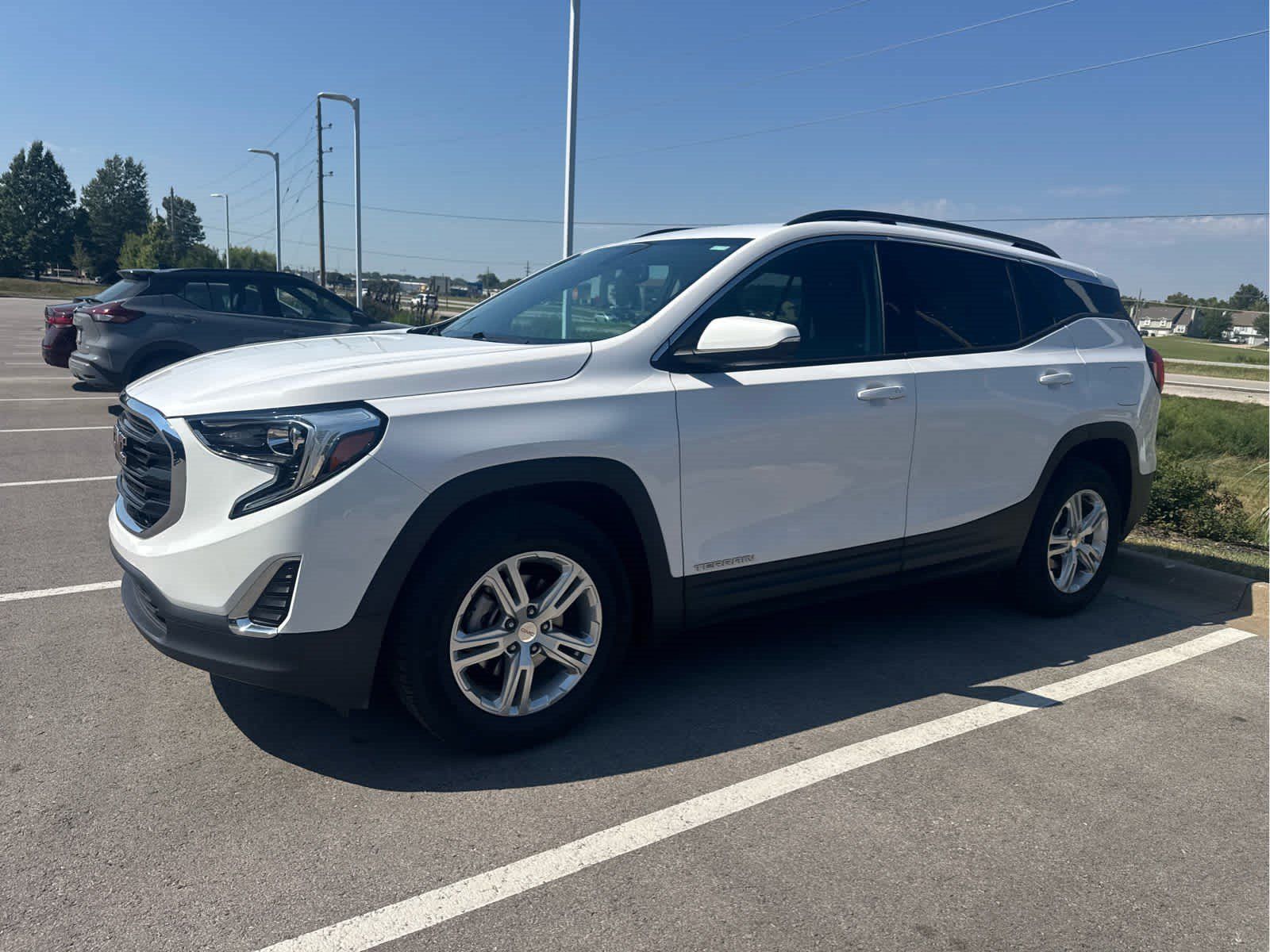 Used 2018 GMC Terrain SLE w/ Driver Convenience Package FWD image 2