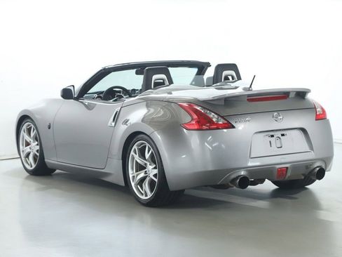 Used 2010 Nissan 370Z Roadster RWD image 38